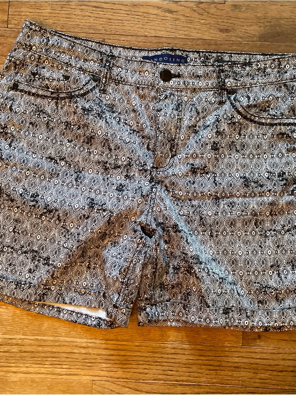 Bandolino Black & White Geometric Print Jean Shorts size 10